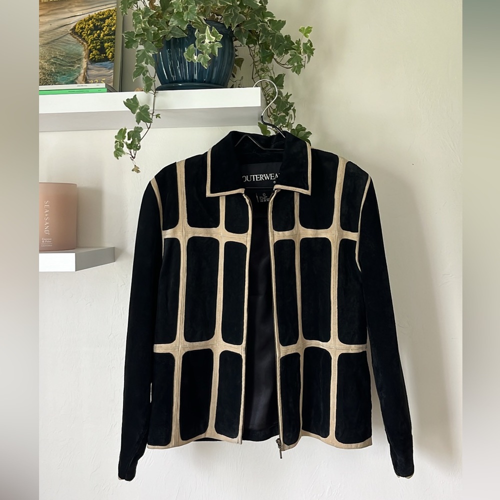 SUEDE BLACK & CREAM COLORBLOCK JACKET. Outerwear By Lisa. Size L.